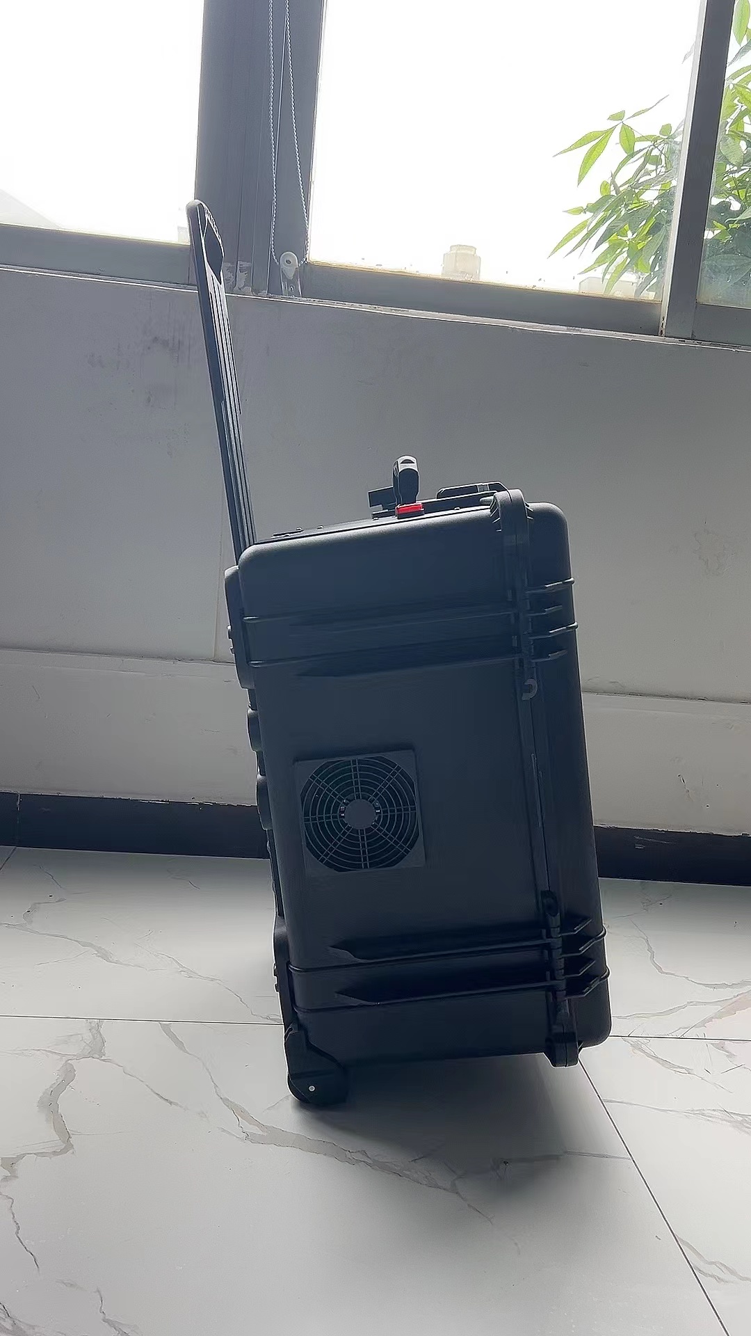 兴和手拉箱型移动通信干扰器